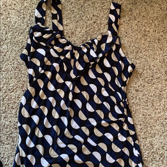 Circle pattern ruffle tank - Picture 1 of 4